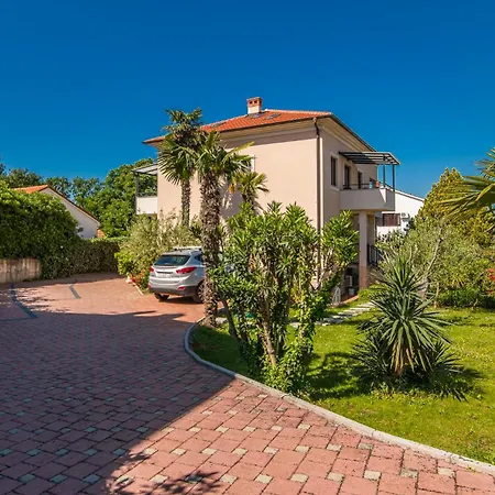 Katja Apartman *