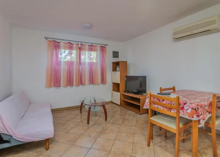Katja Apartman *