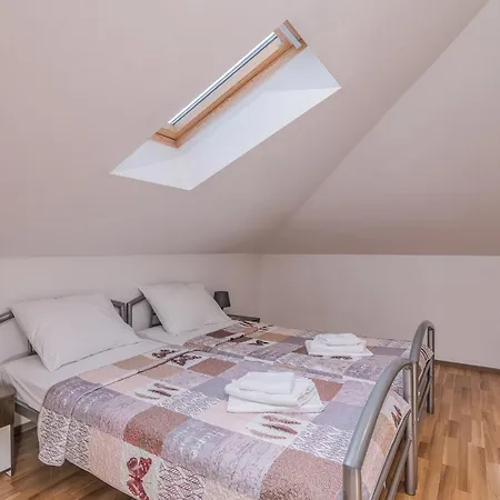 Katja Apartman Njivice