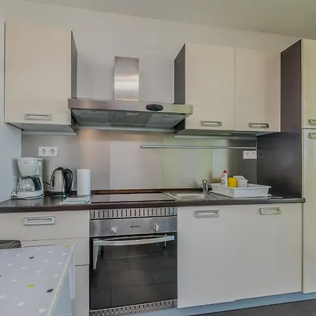 Katja Apartman *