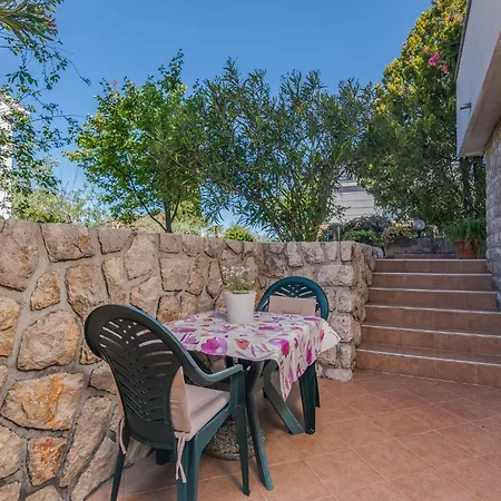 Katja Apartman Njivice