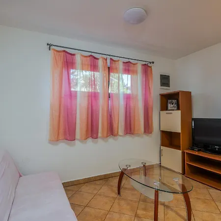 Katja Apartman Njivice